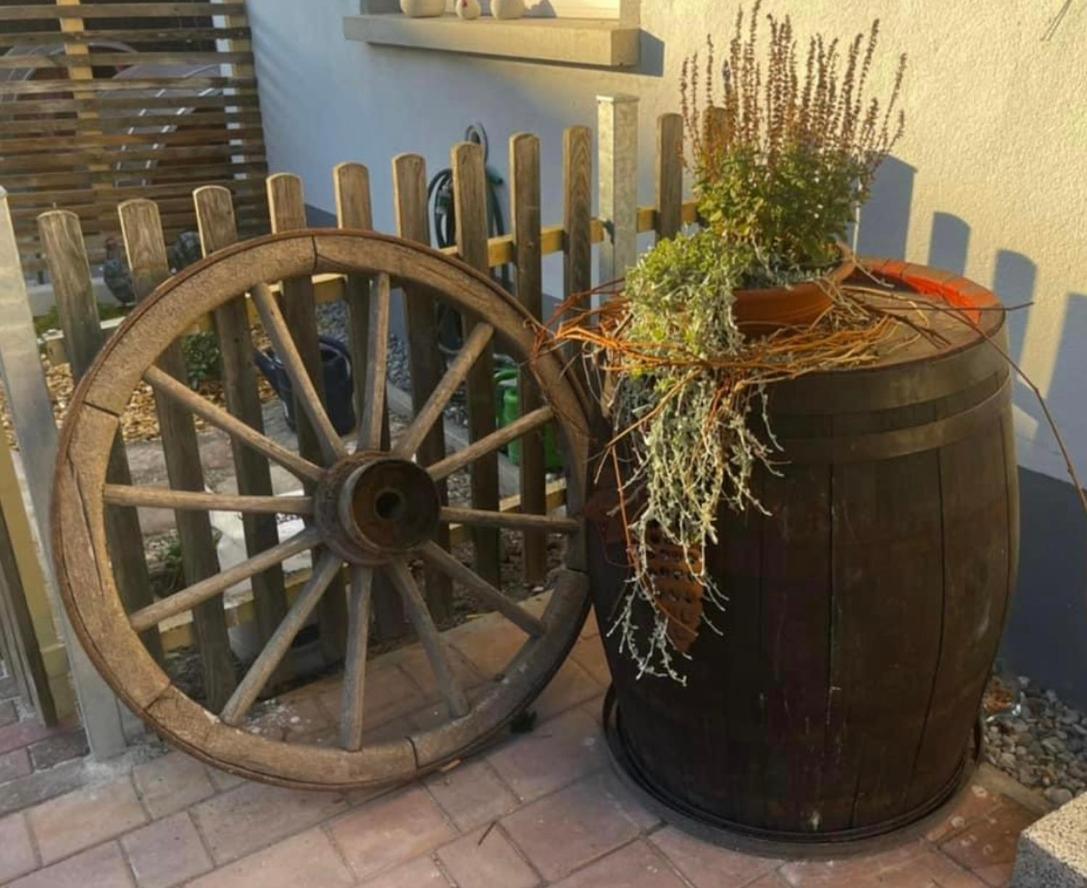 Schlafen Im Weinfass Ipsheim Exterior foto