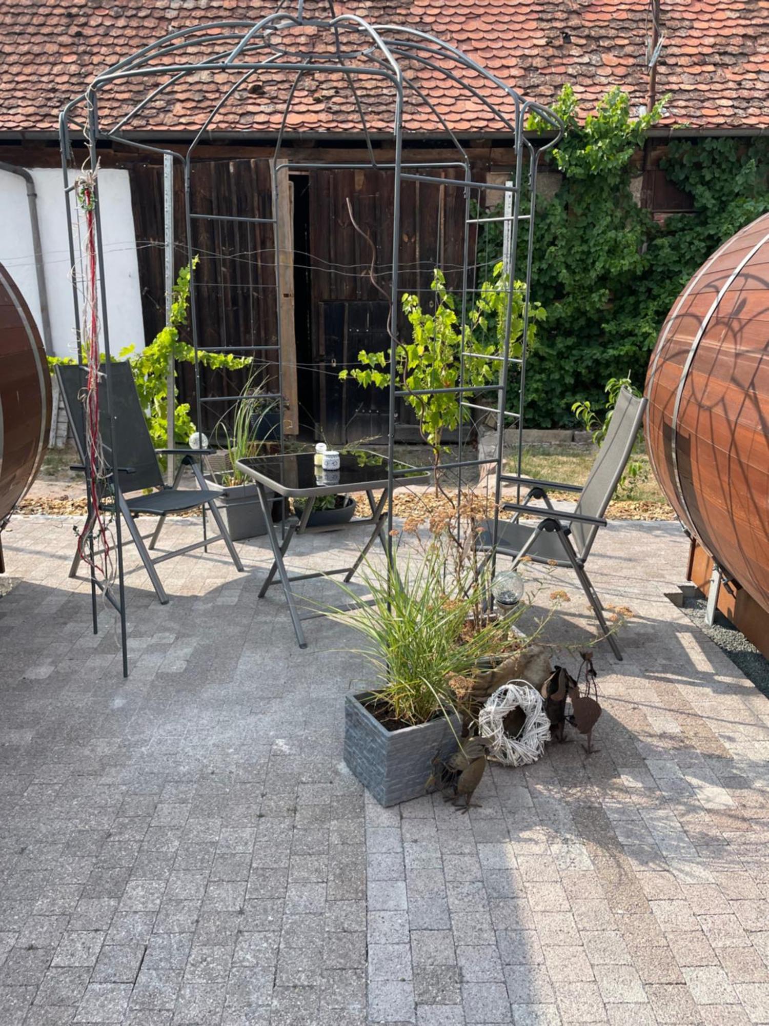 Schlafen Im Weinfass Ipsheim Exterior foto